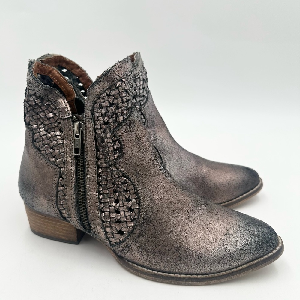 Anthropologie Seychelles Silver Metallic Leather Western Ankle Booties